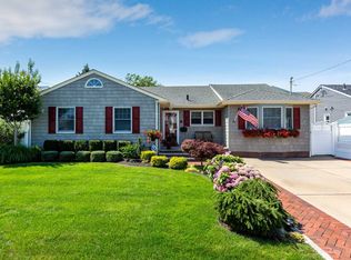 42 Island Pkwy, Island Park, NY 11558