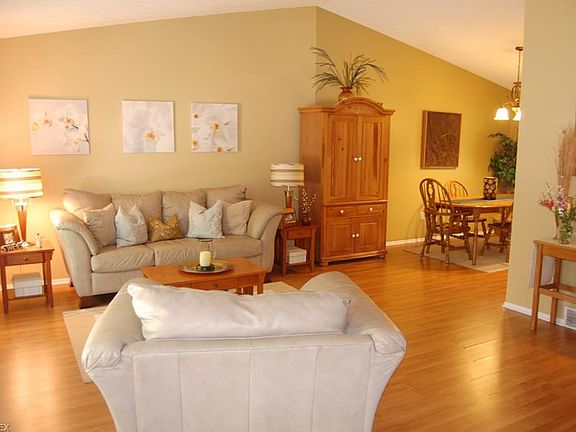 2nd image of 946 W Abbey Dr