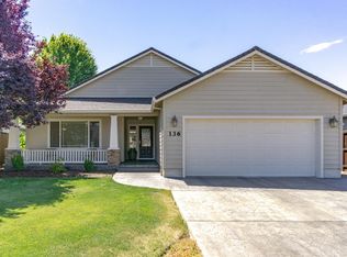 136 Glenwood Dr, Eagle Pt, OR 97524