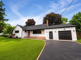 1 Glades Way, Halesite, NY 11743