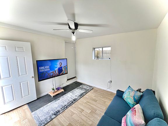 3rd image of 273 Aliso St #1/2