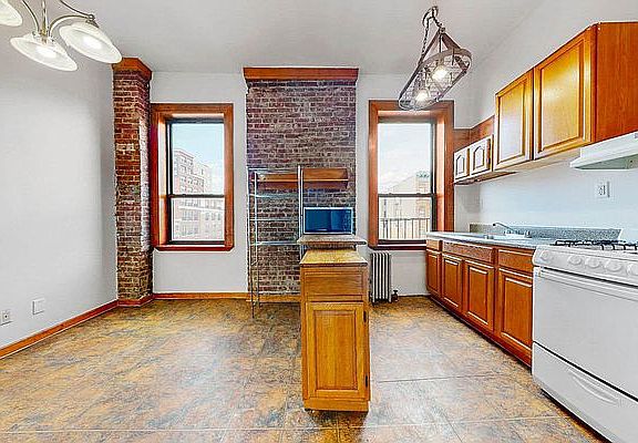 3rd image of 2254 1st Ave #5D