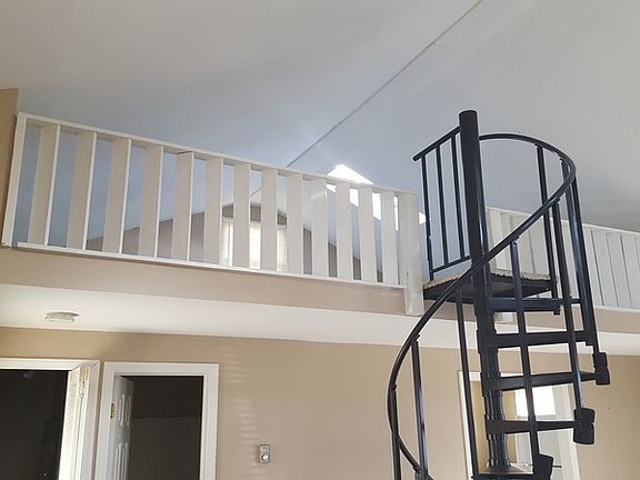 5th image of 101 Diamond St