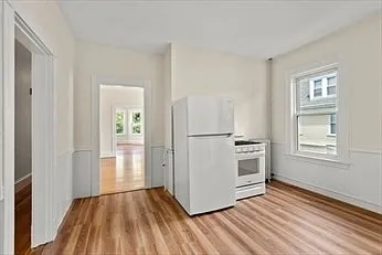 2 bed, 1.0 bath, 1300 sqft, $2,800 — Photo 3