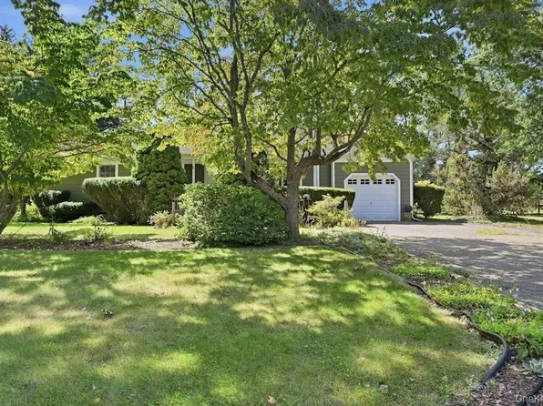 985 Silver Colt Road, Cutchogue, NY 11935