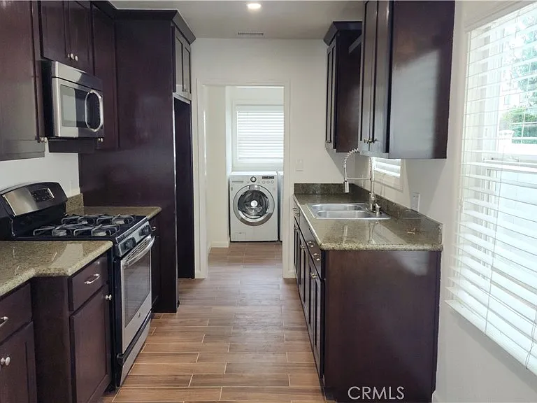 15709 Devonshire St — Photo 8