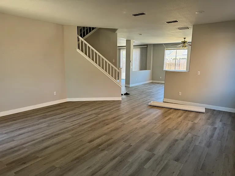 1047 Boardwalk Dr — Photo 17