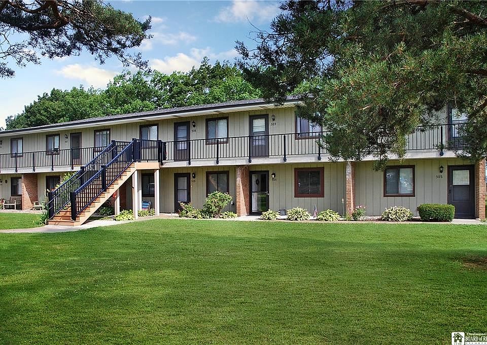 1st image of 504 Edgewater Dr