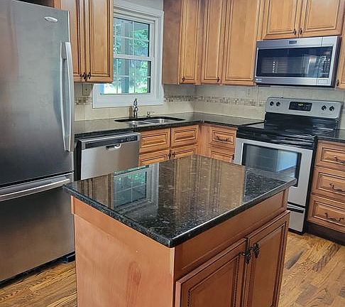 3rd image of 2497 Wentworth Dr NE