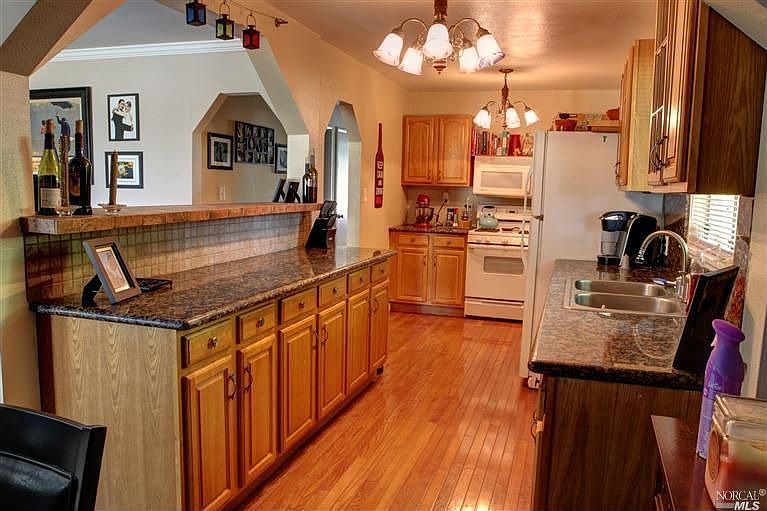 1st image of 461 Baywood Dr