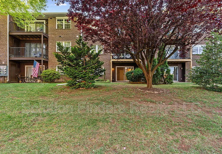 211 Crocker Dr #1 — Photo 24