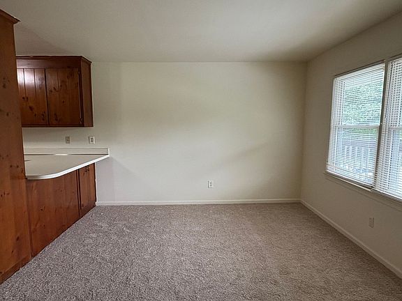 3rd image of 2542 Cedarwood Dr #B5