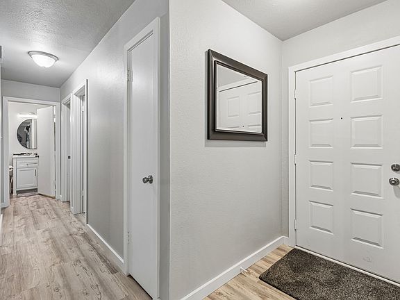 4th image of 401 Hovenkamp St
