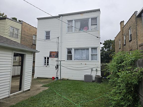 3rd image of 5738 W Windsor Ave