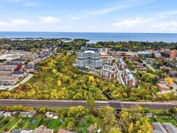 1063 Douglas McCurdy Cmn #306, Mississauga, ON L5G 0C5
