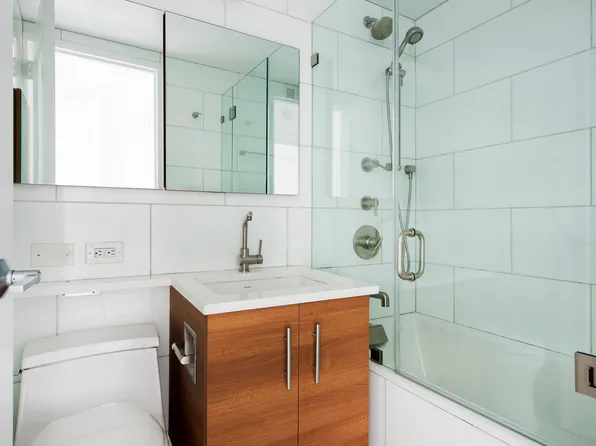 429 East 52nd Street image 4 of 12