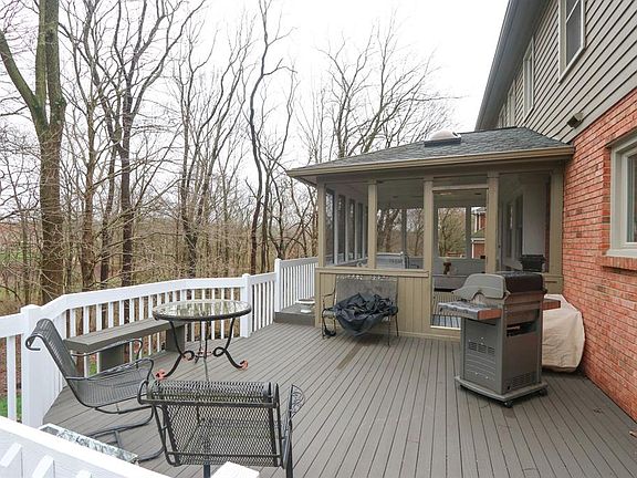 5th image of 10040 Bennington Dr