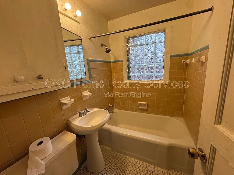 2713 Normandy St — Photo 6