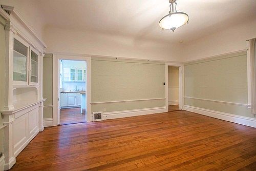 2nd image of 121 Steiner St