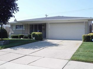35185 Marina Dr, Sterling Heights, MI 48312