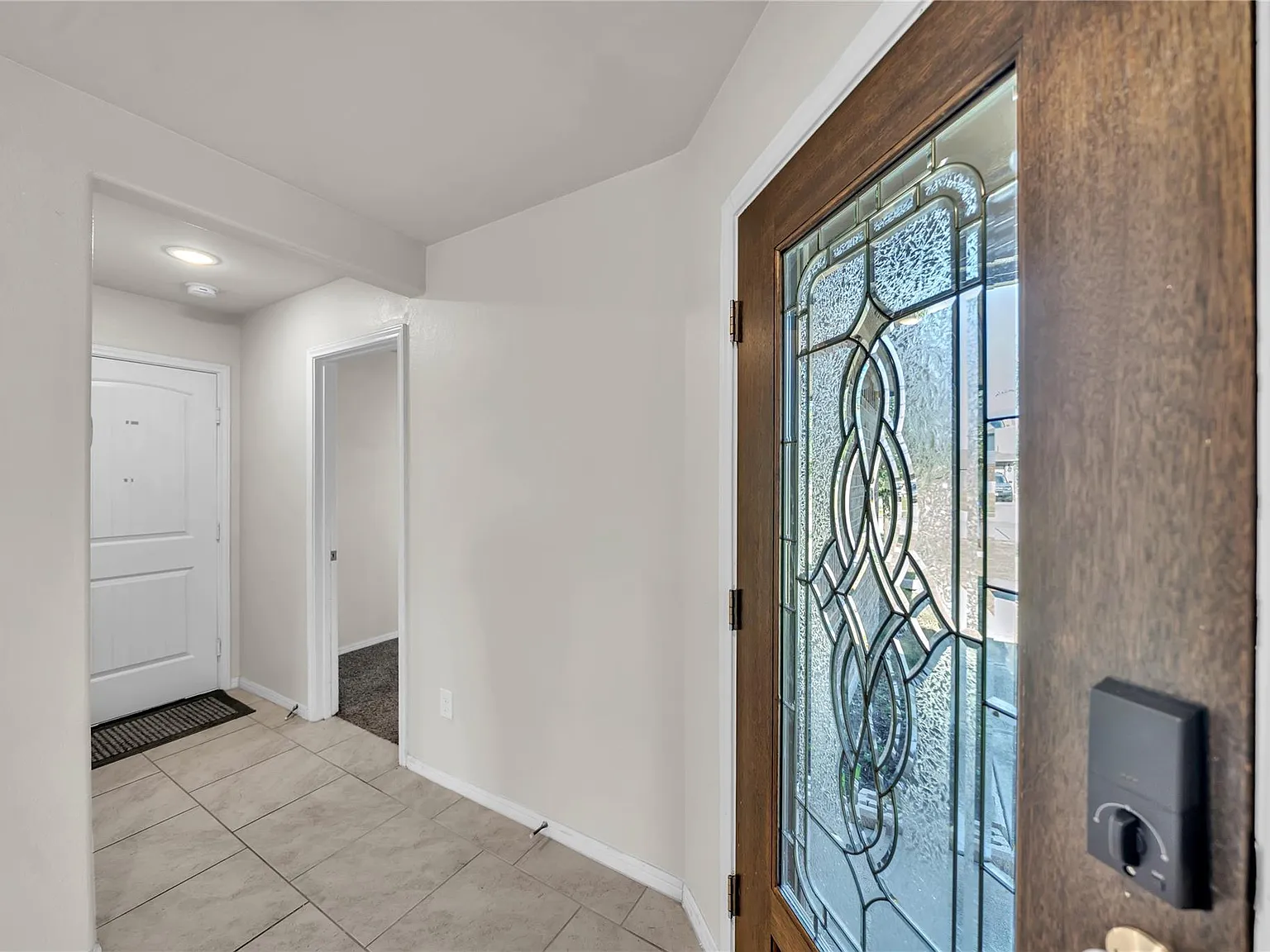 4 bed, 2.0 bath, 2053 sqft, $2,050 — Photo 4