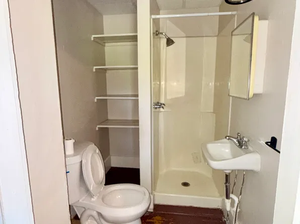 138 2nd St #5, Hallowell, ME 04347