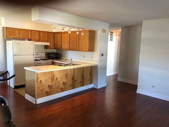 3rd image of 1310 Inverrary Ln #D