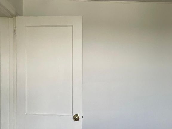 3rd image of 818 S Broom St #4