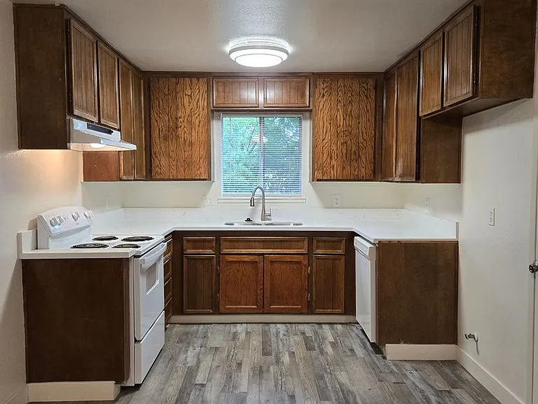 545 Bluefield Ave — Photo 4