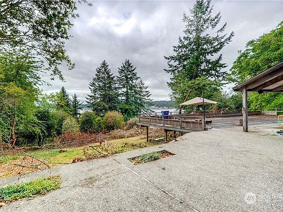 4th image of 2838 E Lake Sammamish Parkway NE