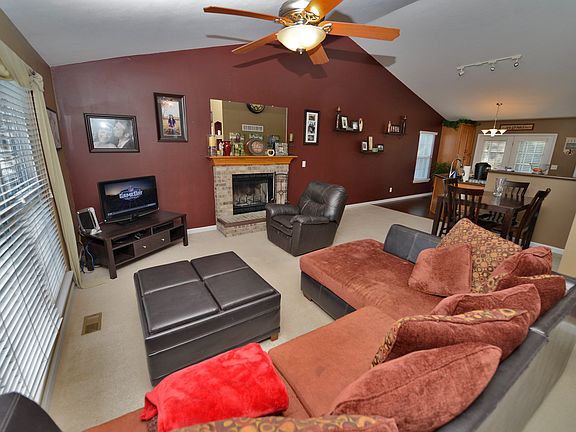 3rd image of 414 Winter Bluff Dr