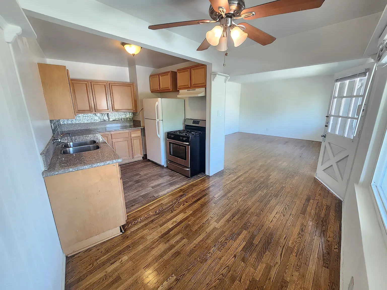 2 bed, 850 sqft, $2,450 — Photo 3