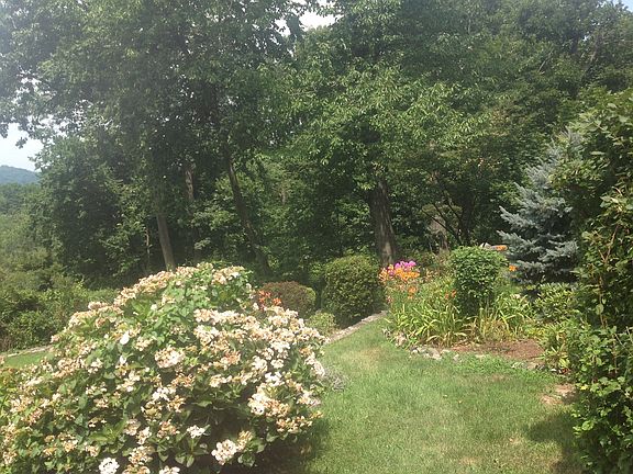 5th image of 33 Jefferson Ave