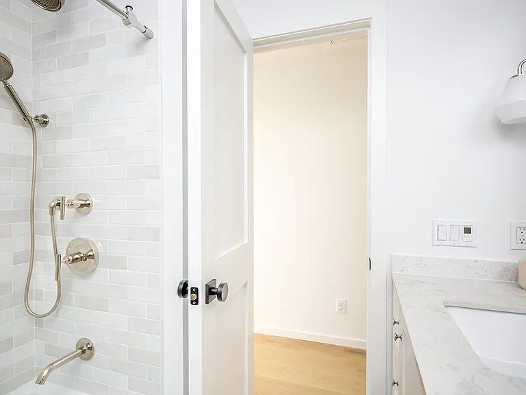 147 Soundview Dr — Photo 12