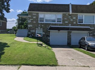 9951 Woodfern Rd, Philadelphia, PA 19115