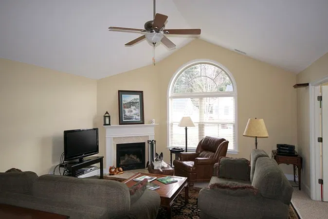 3 bed, $1,895 — Photo 3