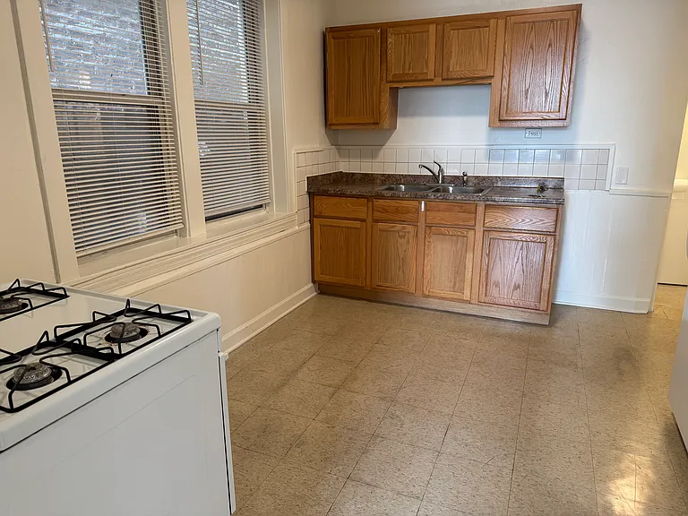 3145 S May St #1F — Photo 6