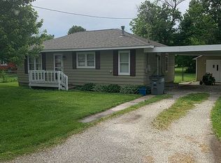 110 E Roberts St, Colchester, IL 62326