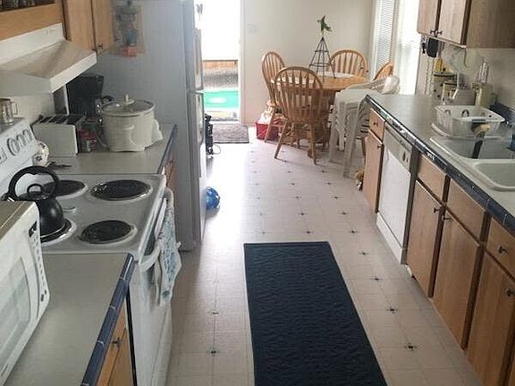 4th image of 122 Yucca Place SW #487