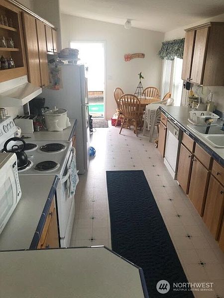 4th image of 122 Yucca Place SW #487