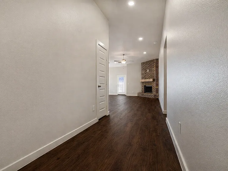 2049 Dove Ave — Photo 2