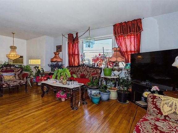 2nd image of 1227 Russell St