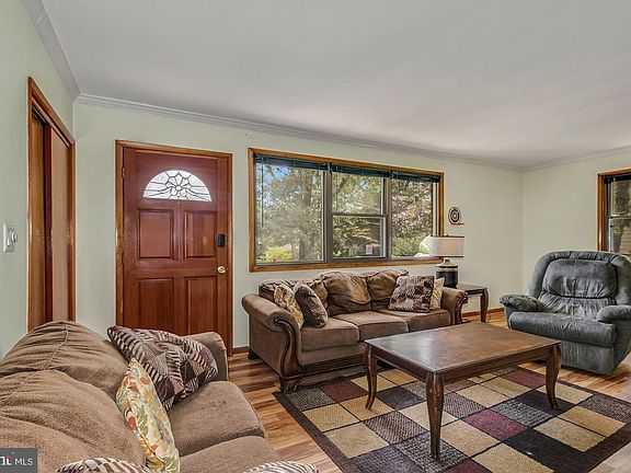 3rd image of 1096 Skyway Dr