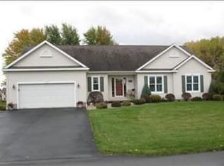 21 Mountain View Dr, Rouses Pt, NY 12979