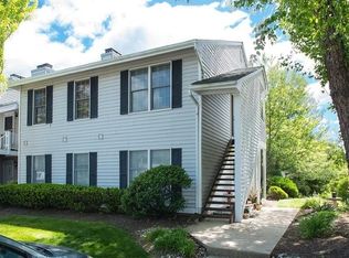 192 Milkweed Ct, Three Bridges, NJ 08887