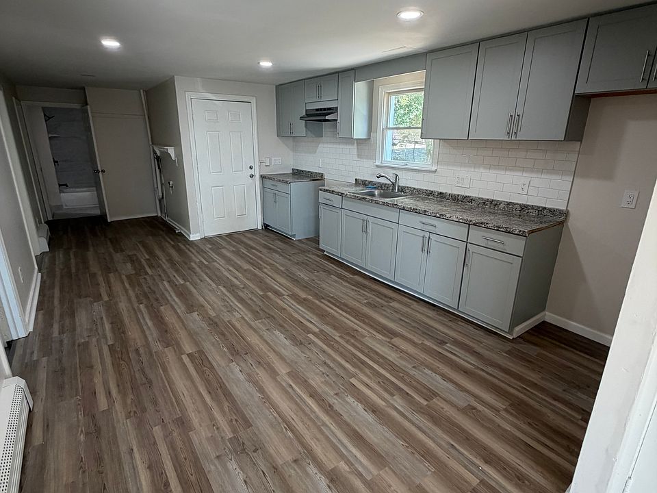1st image of 121 Oak St #1