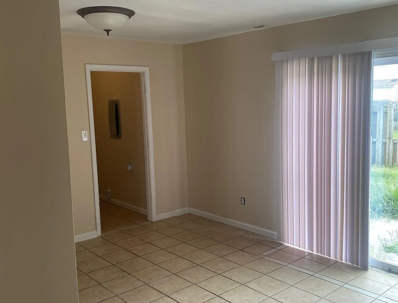 4 bed, 1.5 bath, 1308 sqft, $1,850 — Photo 3