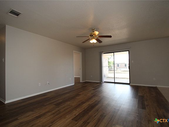 3rd image of 4604 Fieldcrest Dr