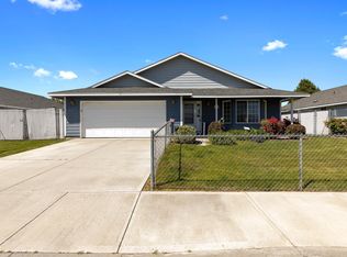 8215 Whidbey Dr, Pasco, WA
