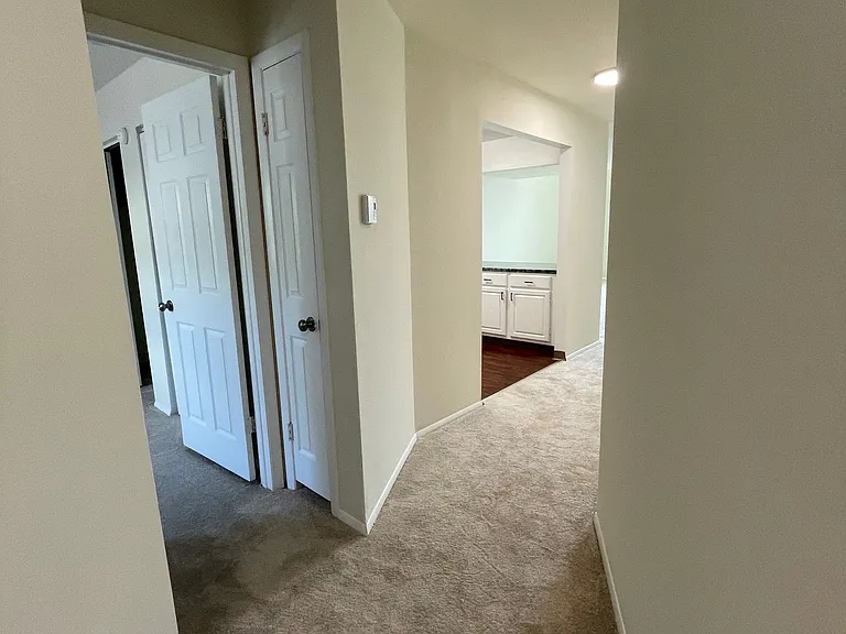 Skidmore Apartments — Photo 26